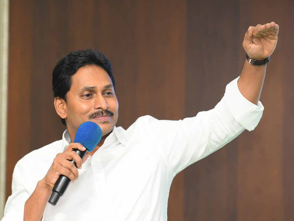 YS Jagan Interesting Comments at Srikakulam YSRCP Leaders Meeting Photos4