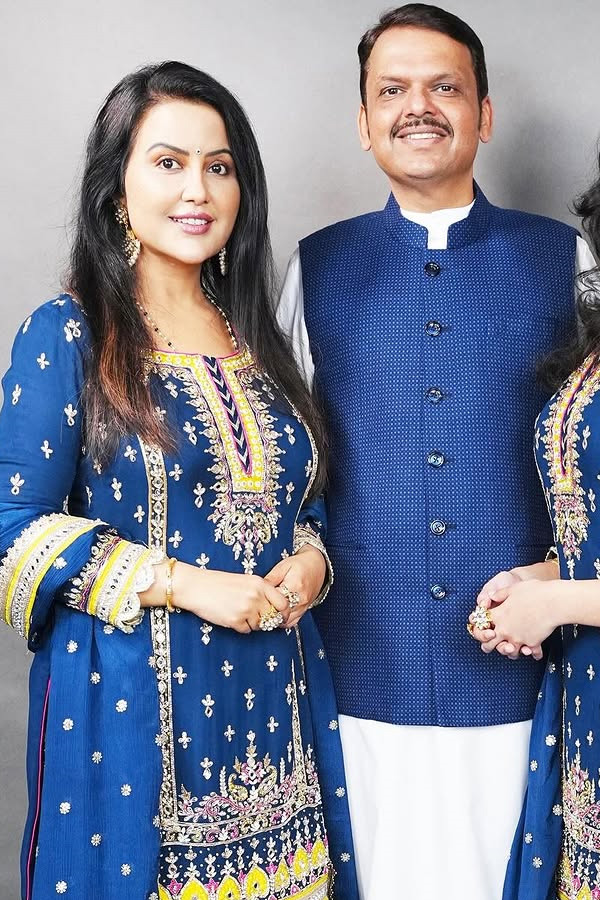 Who is Devendra Fadnavis wife Amruta Fadnavis? Photos7