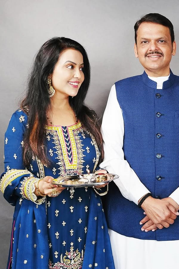 Who is Devendra Fadnavis wife Amruta Fadnavis? Photos3