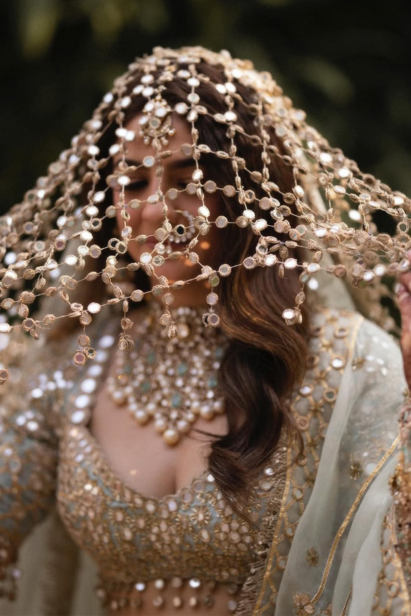 Gauri Khan Stylist Akruti Sejpal Wears Mirror Veil At Her Wedding Photos2