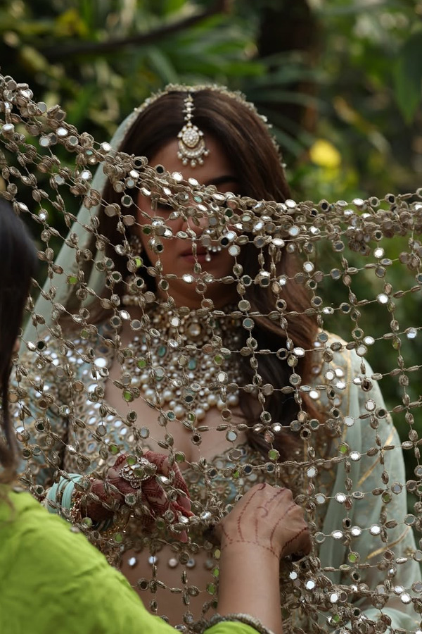 Gauri Khan Stylist Akruti Sejpal Wears Mirror Veil At Her Wedding Photos12