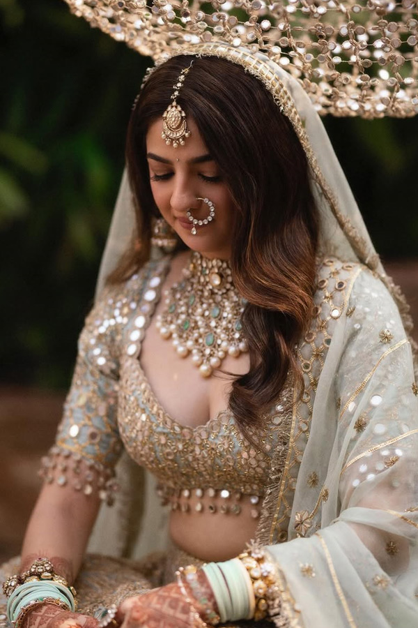 Gauri Khan Stylist Akruti Sejpal Wears Mirror Veil At Her Wedding Photos3