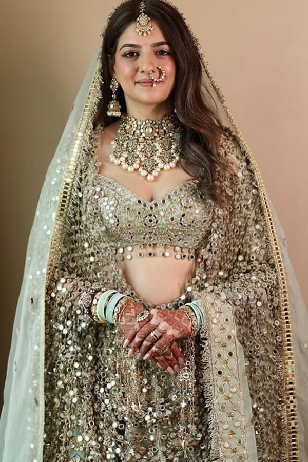 Gauri Khan Stylist Akruti Sejpal Wears Mirror Veil At Her Wedding Photos7