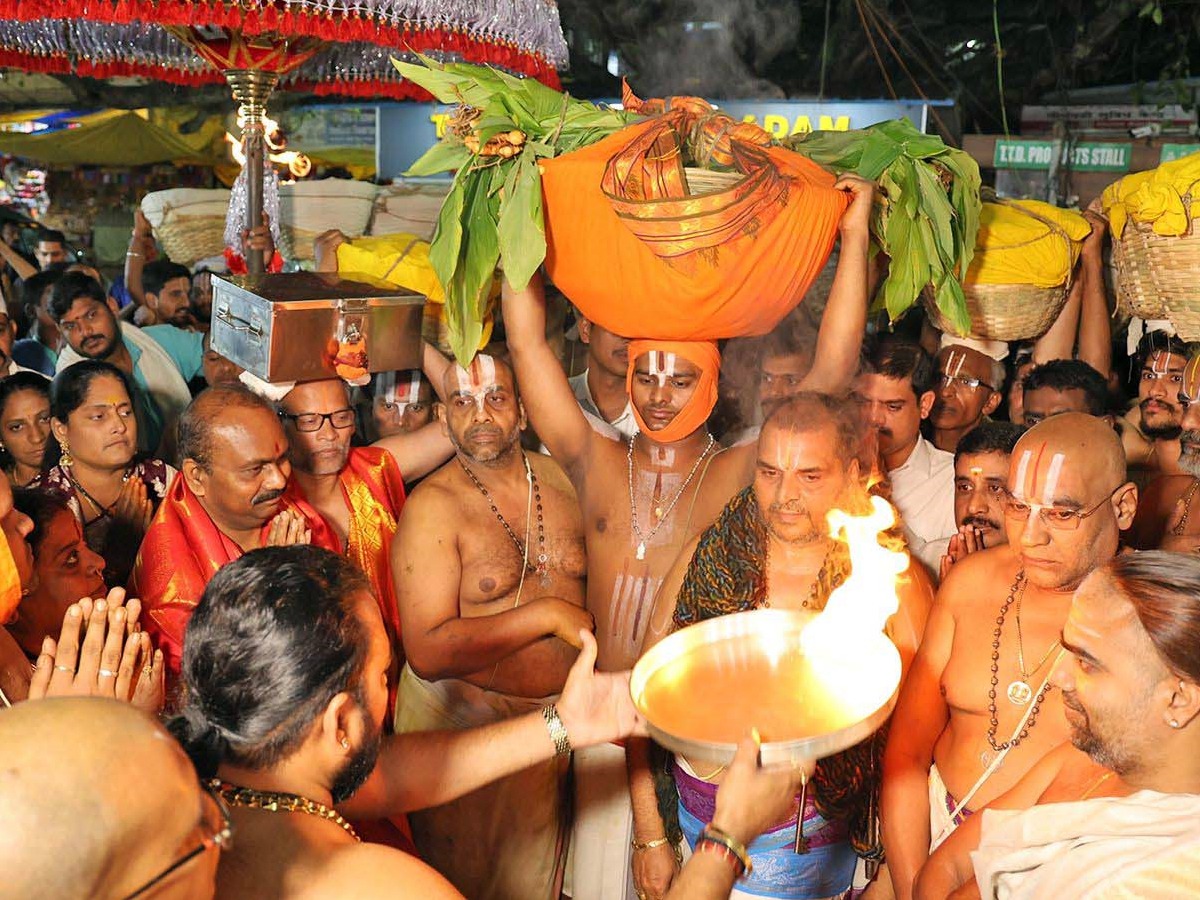 Tiruchanur Brahmotsavams grandly celebrated Panchamithirtham21