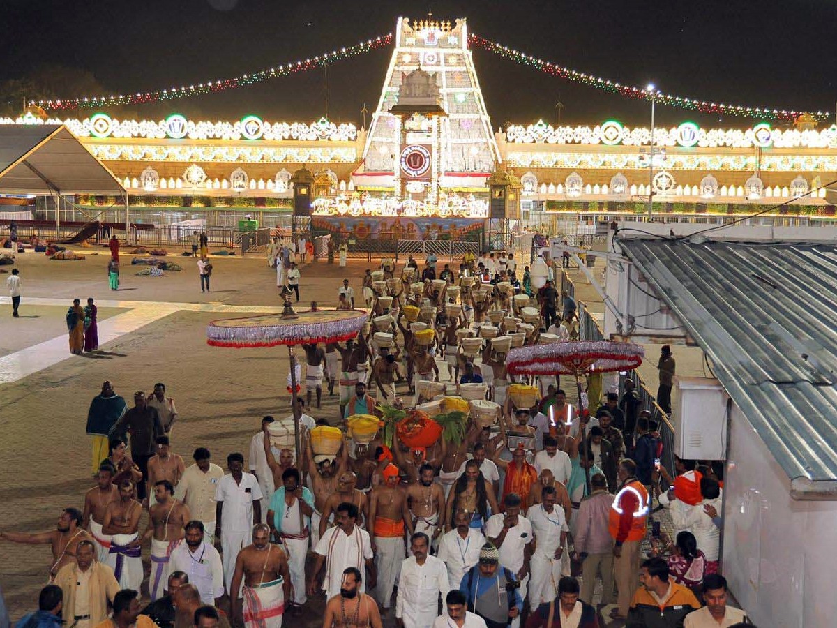 Tiruchanur Brahmotsavams grandly celebrated Panchamithirtham22