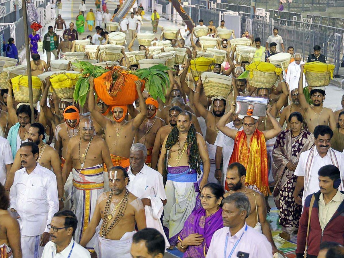 Tiruchanur Brahmotsavams grandly celebrated Panchamithirtham23