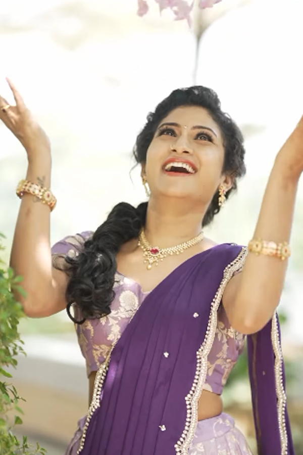 TV Actress Vishnu Priya Glamorous Photos In Purple Lehenga13