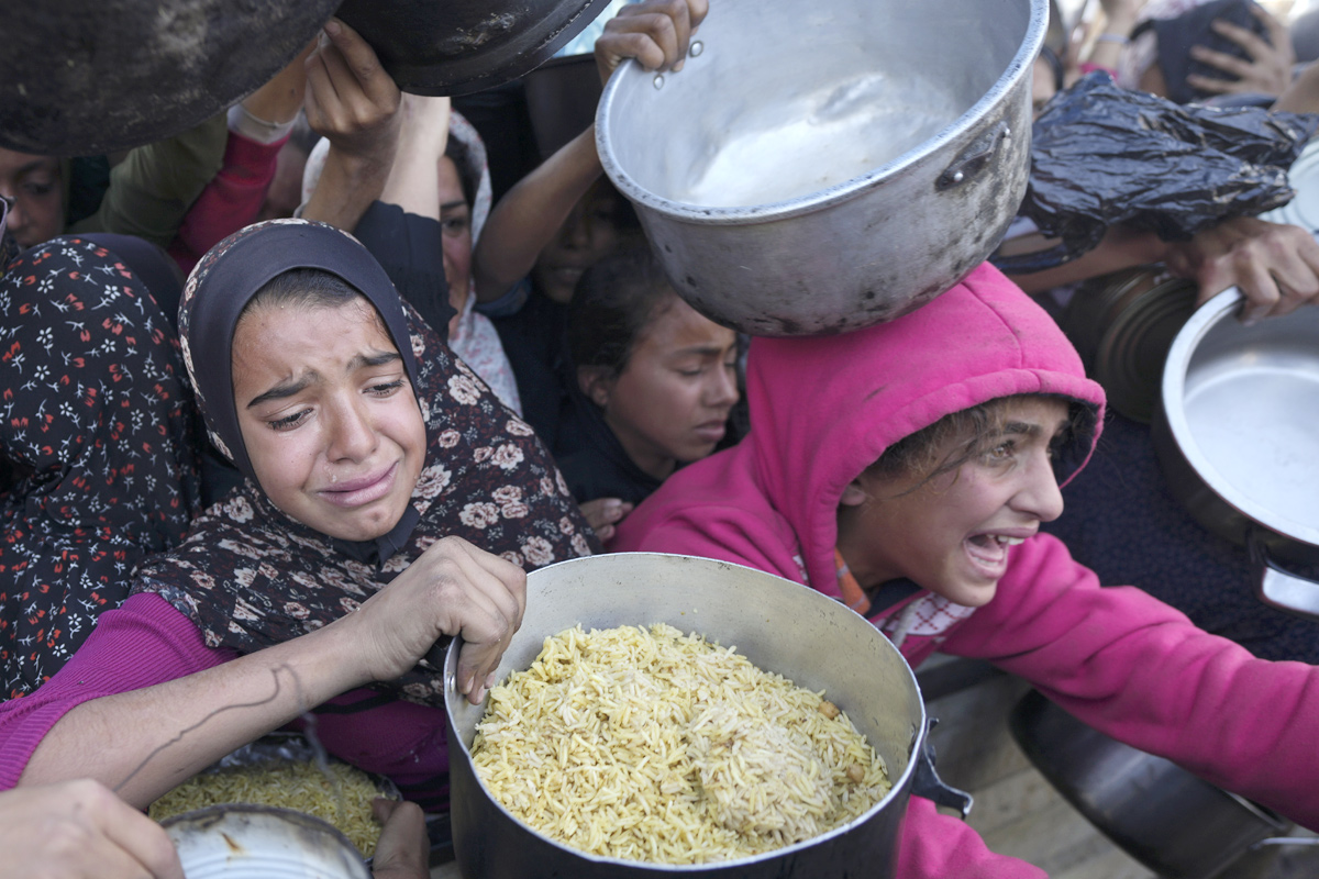 As Hunger Surges in Gaza, the Struggle to Find Food Turns Deadly19