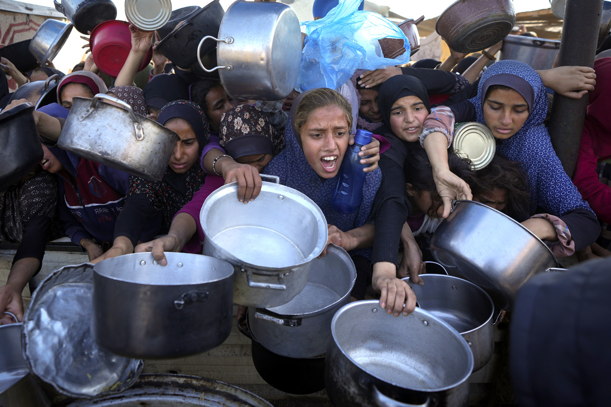 As Hunger Surges in Gaza, the Struggle to Find Food Turns Deadly21