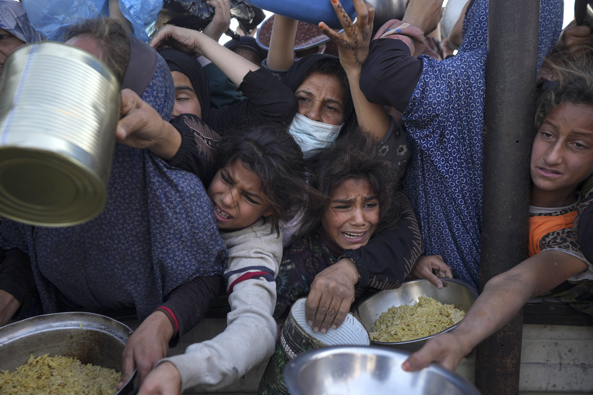 As Hunger Surges in Gaza, the Struggle to Find Food Turns Deadly25