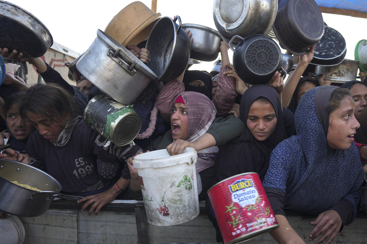 As Hunger Surges in Gaza, the Struggle to Find Food Turns Deadly17