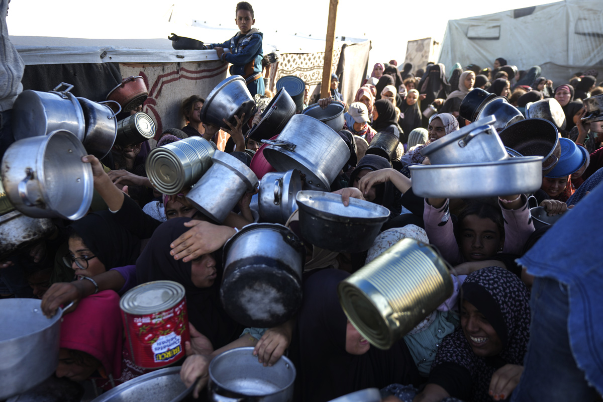 As Hunger Surges in Gaza, the Struggle to Find Food Turns Deadly26