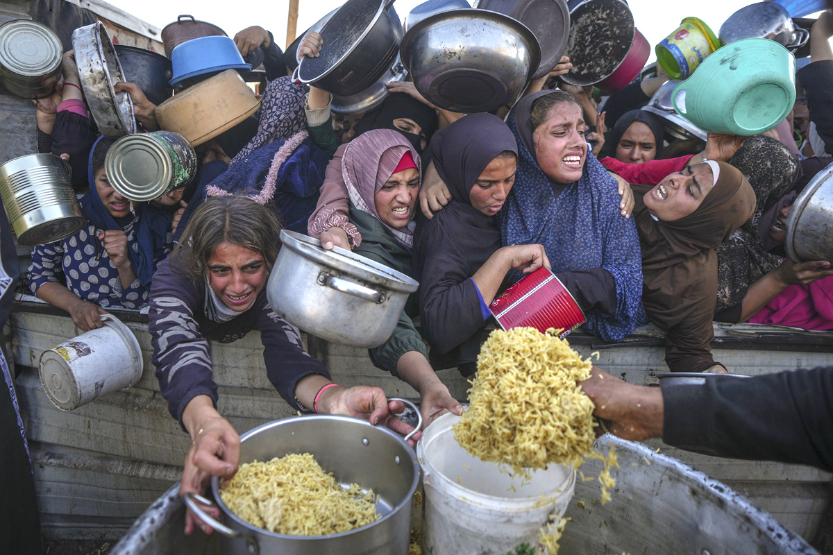 As Hunger Surges in Gaza, the Struggle to Find Food Turns Deadly18