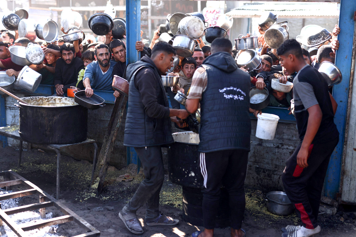 As Hunger Surges in Gaza, the Struggle to Find Food Turns Deadly14