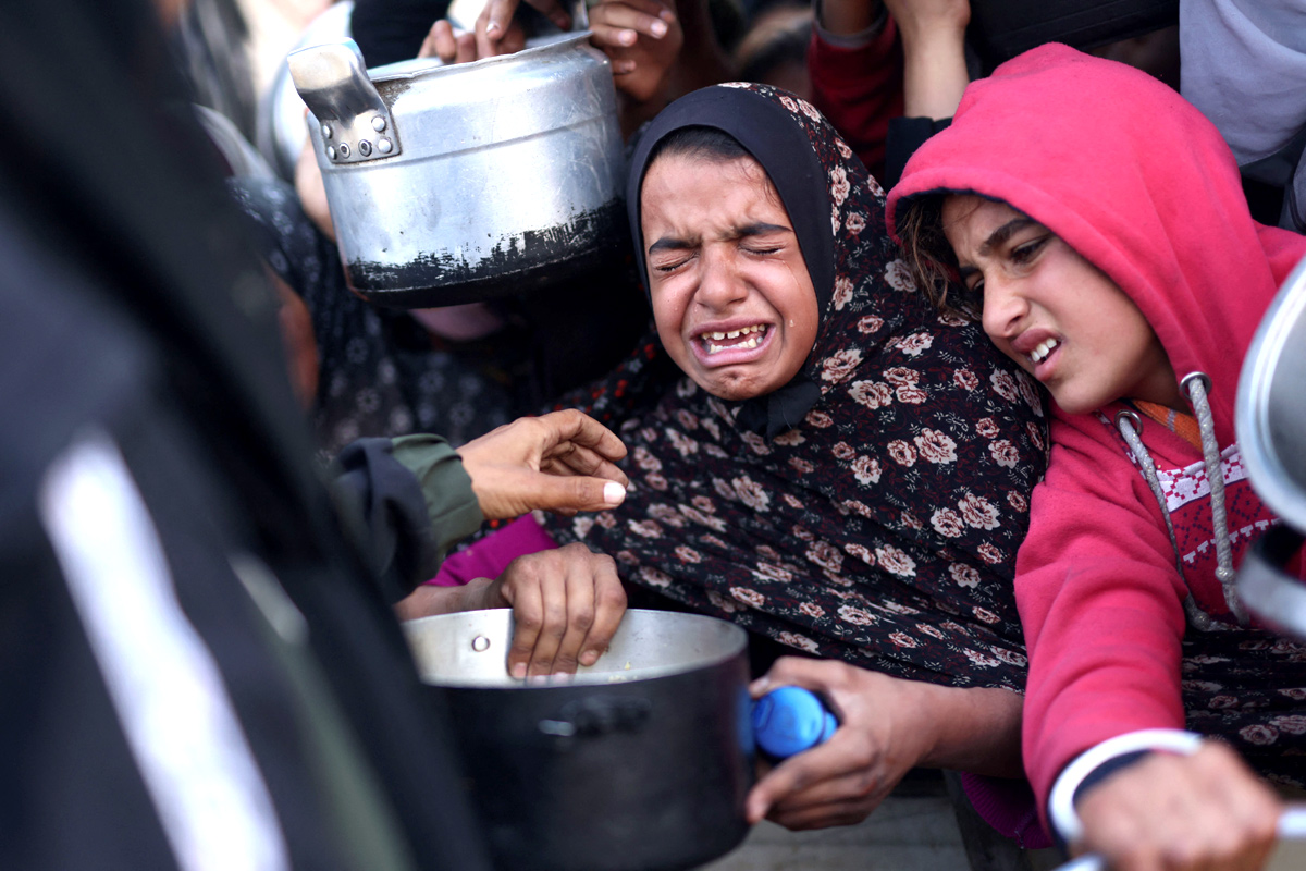 As Hunger Surges in Gaza, the Struggle to Find Food Turns Deadly15