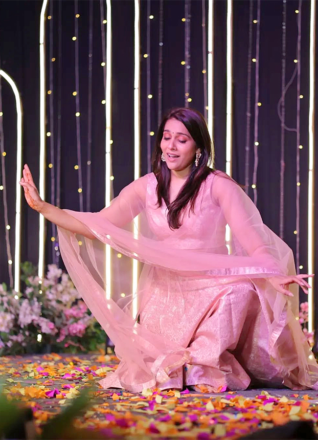 Anchor Rashmi Gautam dance sister wedding photos goes viral15