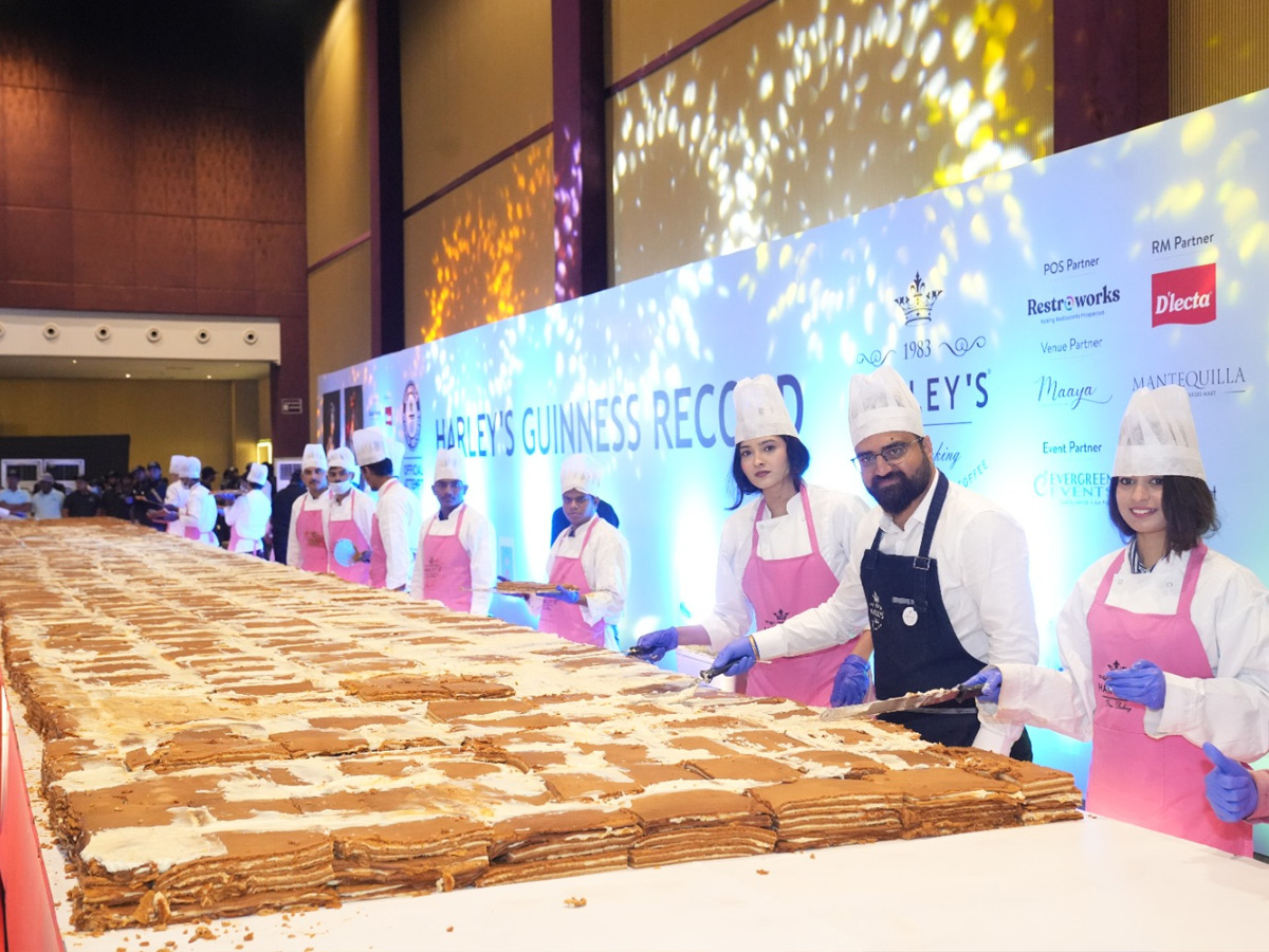 Bakers In Hyderabad Done Huge Size of 2254 Kg Russian Medovik Honey Cake, Creates Guinness Record photos2