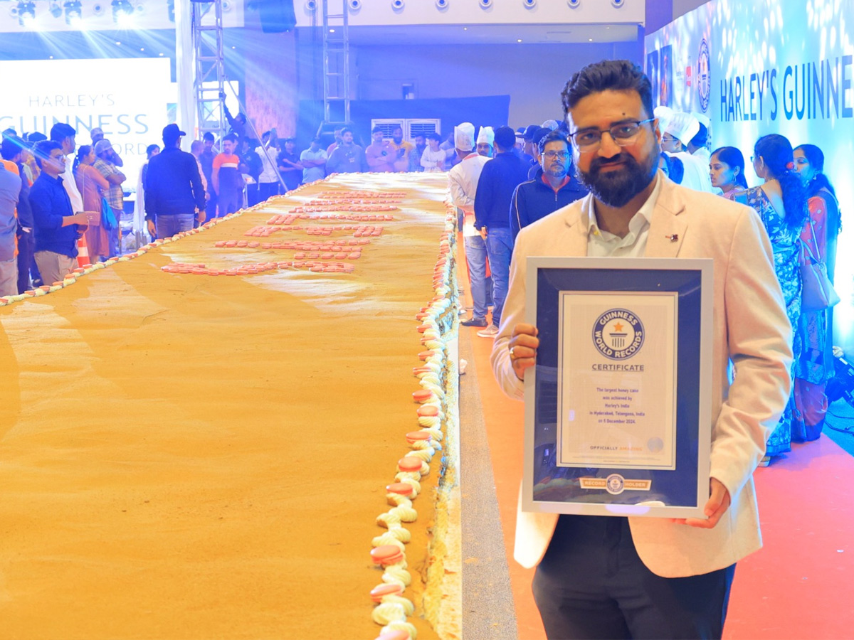 Bakers In Hyderabad Done Huge Size of 2254 Kg Russian Medovik Honey Cake, Creates Guinness Record photos4