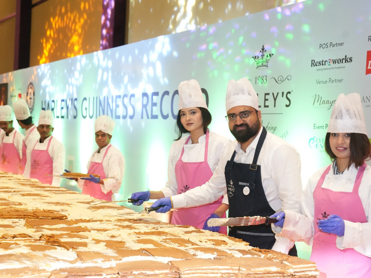 Bakers In Hyderabad Done Huge Size of 2254 Kg Russian Medovik Honey Cake, Creates Guinness Record photos5