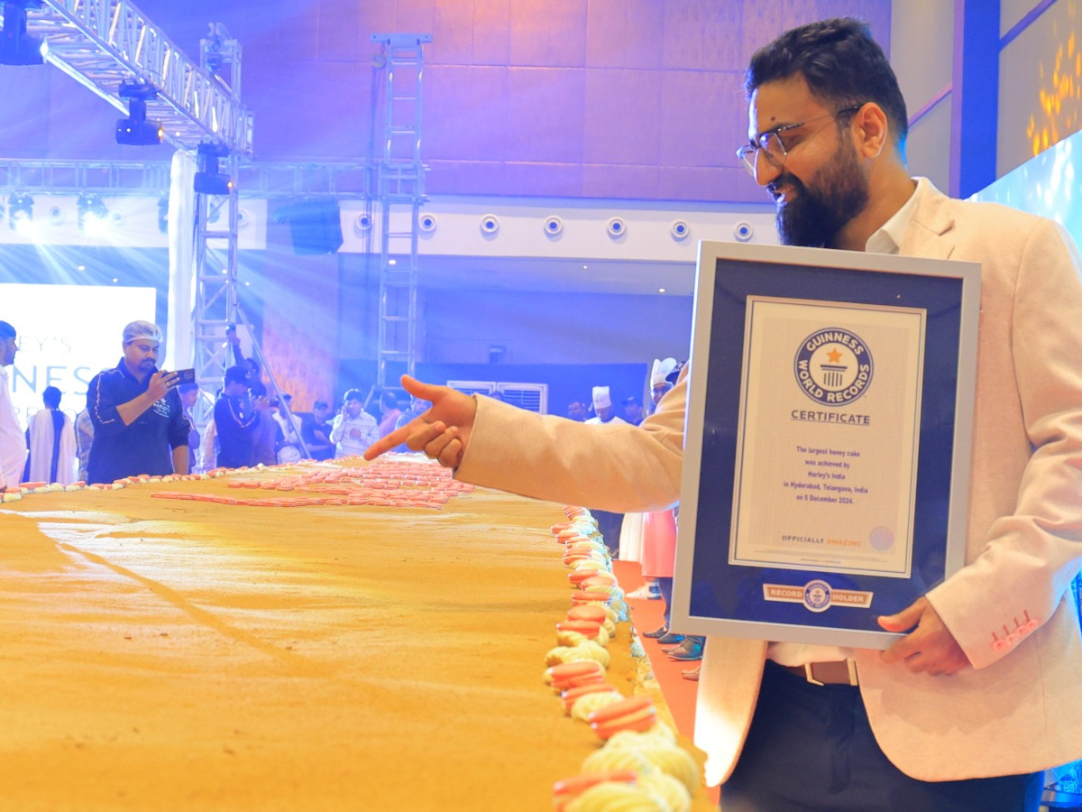 Bakers In Hyderabad Done Huge Size of 2254 Kg Russian Medovik Honey Cake, Creates Guinness Record photos6