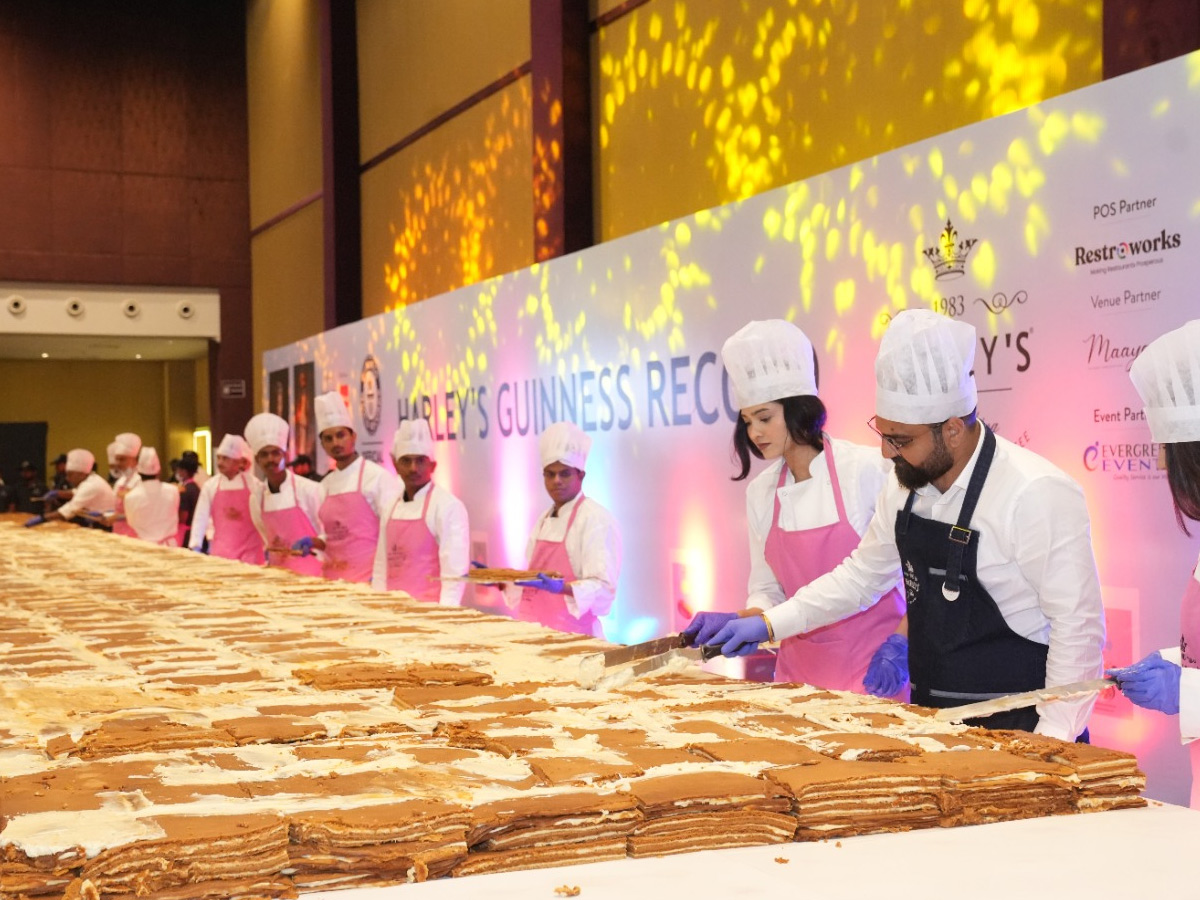 Bakers In Hyderabad Done Huge Size of 2254 Kg Russian Medovik Honey Cake, Creates Guinness Record photos7