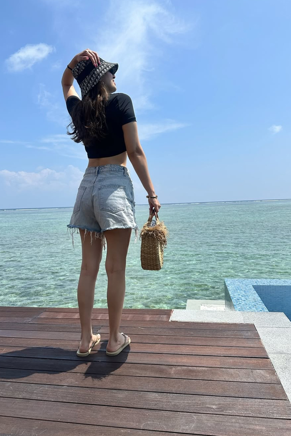 Actress Hansika Motwani Celebrated Wedding Anniversary In Maldives5