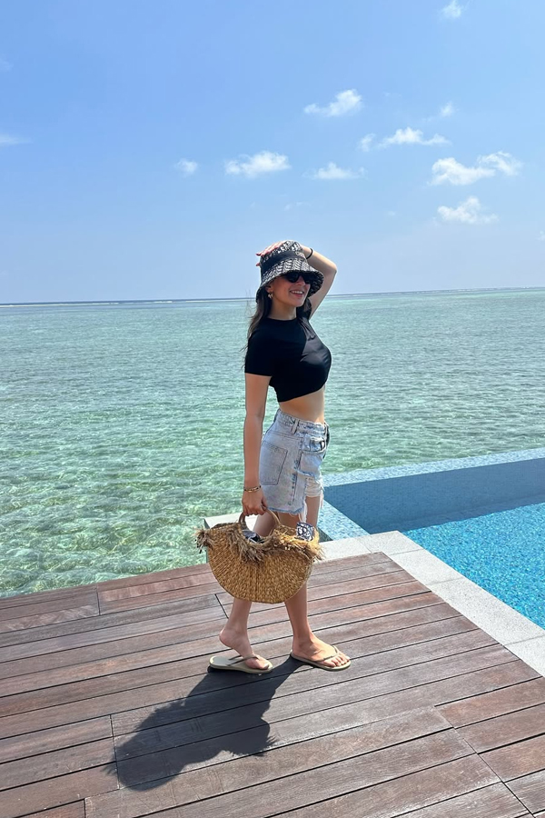 Actress Hansika Motwani Celebrated Wedding Anniversary In Maldives7