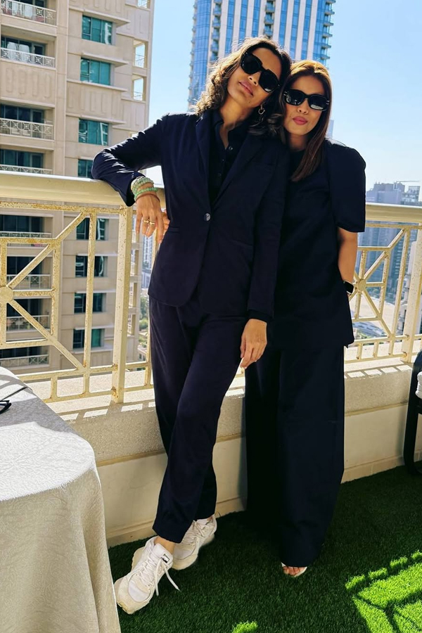 Namrata And Sitara Cute Photos From Their Dubai Tour5