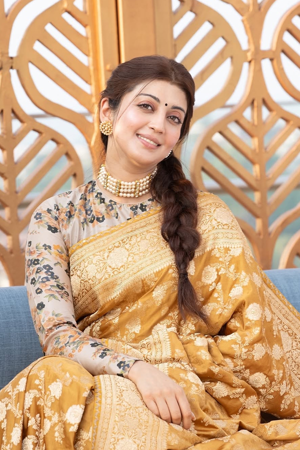 Actress Pranitha Subhash Glorious Looks In Banarasi Saree3