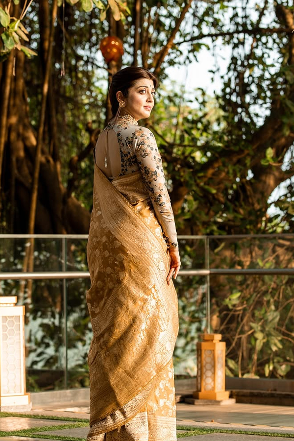 Actress Pranitha Subhash Glorious Looks In Banarasi Saree10