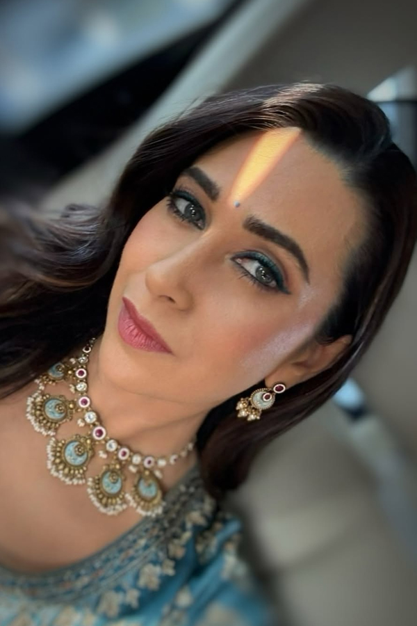 Bollywood Beauty Karisma Kapoor Fabulous Looks In Anarkali Dress10