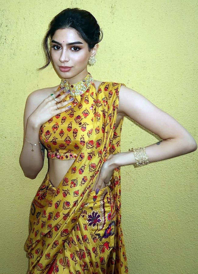 More beautiful than the bride Janhvi Kapoors sister kushi kapoor at the haldi celebrations11