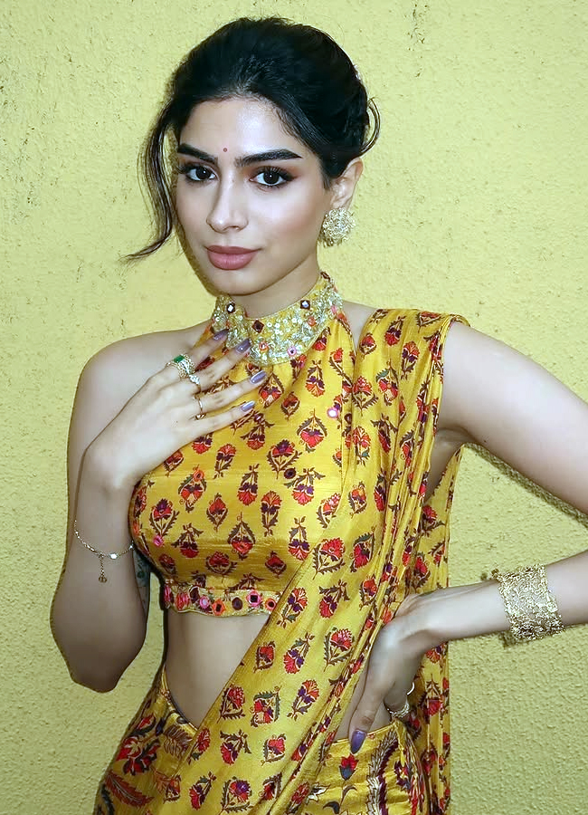 More beautiful than the bride Janhvi Kapoors sister kushi kapoor at the haldi celebrations14