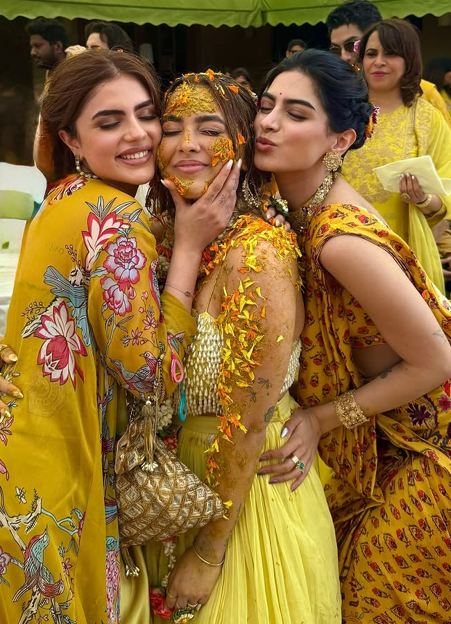 More beautiful than the bride Janhvi Kapoors sister kushi kapoor at the haldi celebrations15