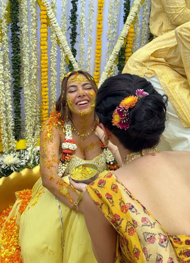 More beautiful than the bride Janhvi Kapoors sister kushi kapoor at the haldi celebrations5