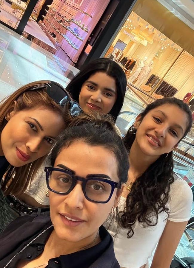 Photos of Sitara and Namrata enjoying a trip in Dubai goes to viral3