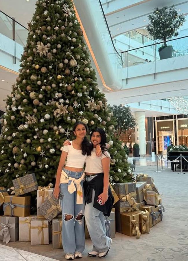 Photos of Sitara and Namrata enjoying a trip in Dubai goes to viral4