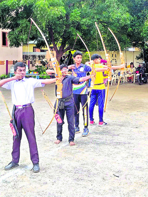 నలుగురిలో గొప్పగా..1