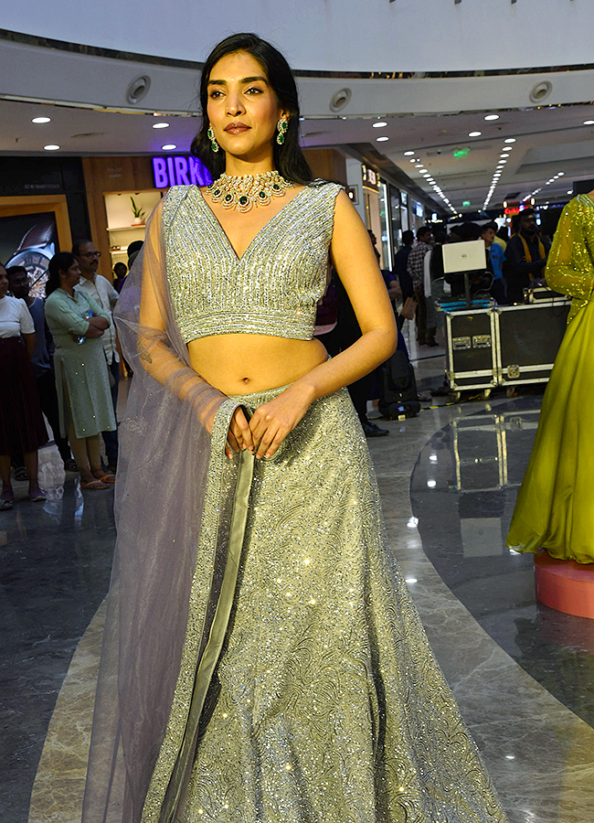 Hyderabad: Models shine at ethnic fashion show photos5