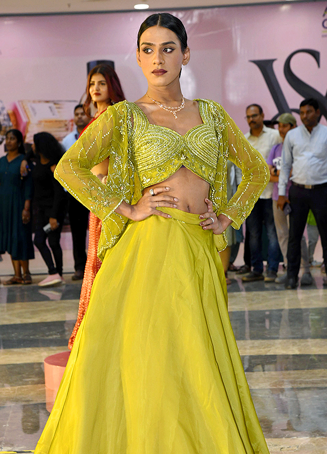 Hyderabad: Models shine at ethnic fashion show photos8