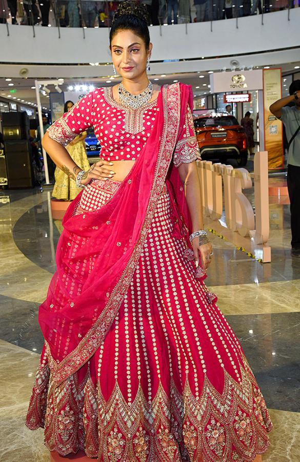 Hyderabad: Models shine at ethnic fashion show photos14