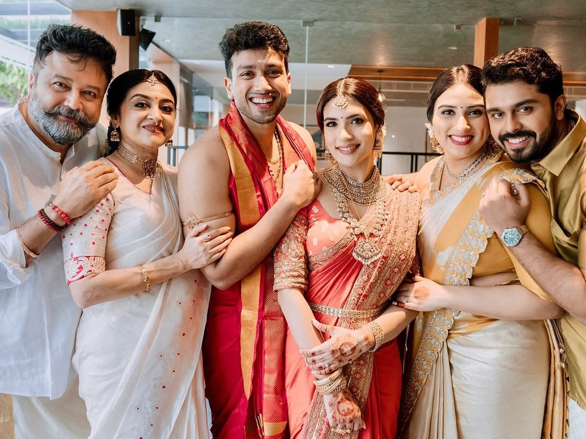 Popular Actor Jayaram Son Kalidas Got Married To Model Tarini At Guravayur Temple Pics Viral11