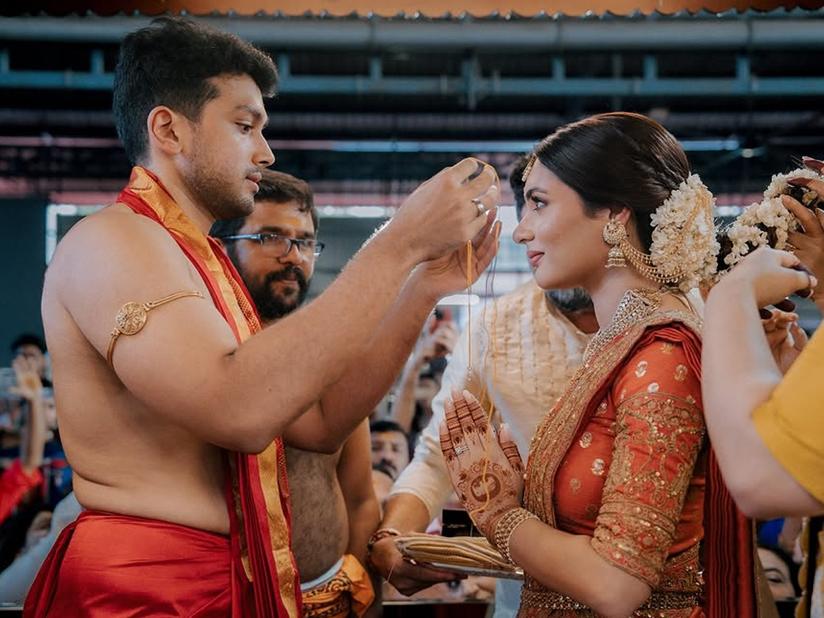 Popular Actor Jayaram Son Kalidas Got Married To Model Tarini At Guravayur Temple Pics Viral6