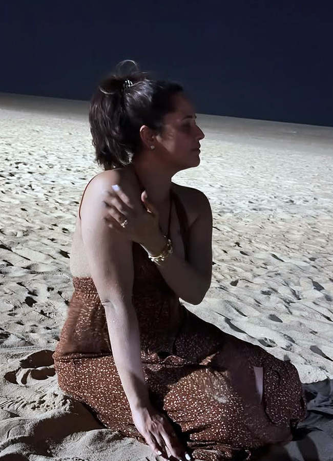 Anasuya chills on the beach with her family during New Year celebrations17