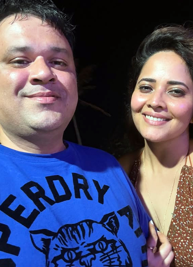 Anasuya chills on the beach with her family during New Year celebrations9