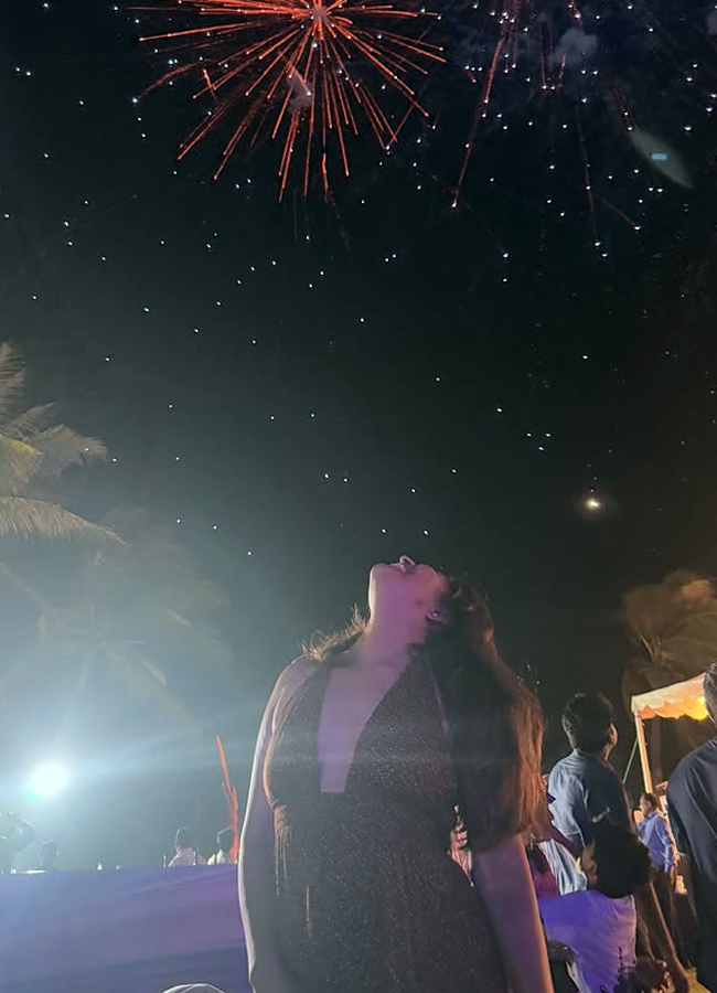 Anasuya chills on the beach with her family during New Year celebrations10