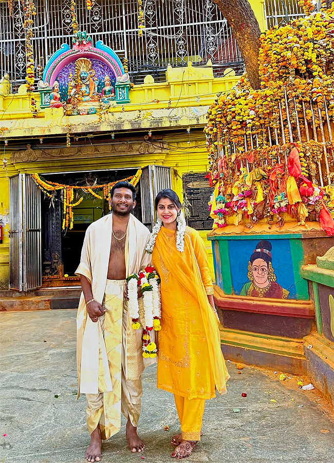 Sonia Akula Visits Vemulawada Temple Photos9