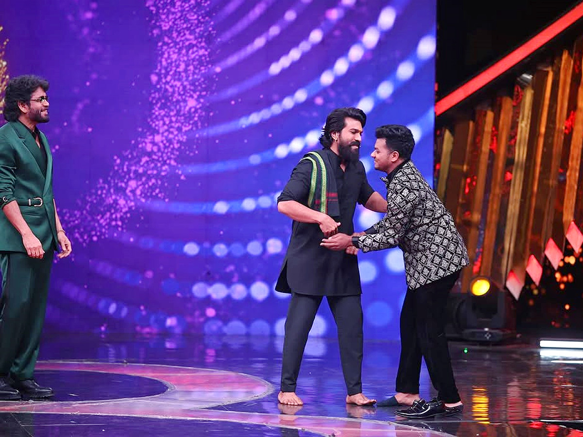 Special Thanks To Nagarjuna And Ramcharan From Mukku Avinash In Bigg Boss Grand Finale Photos10