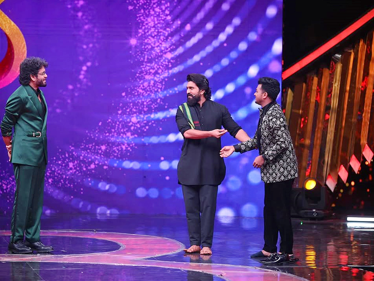 Special Thanks To Nagarjuna And Ramcharan From Mukku Avinash In Bigg Boss Grand Finale Photos8