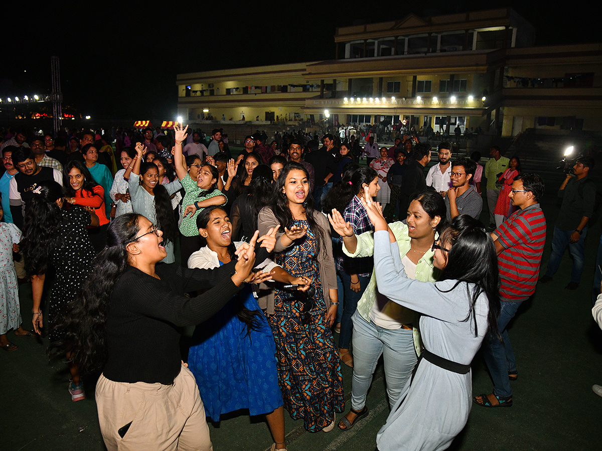 new year 2025 celebrations in hyderabad photos goes viral38